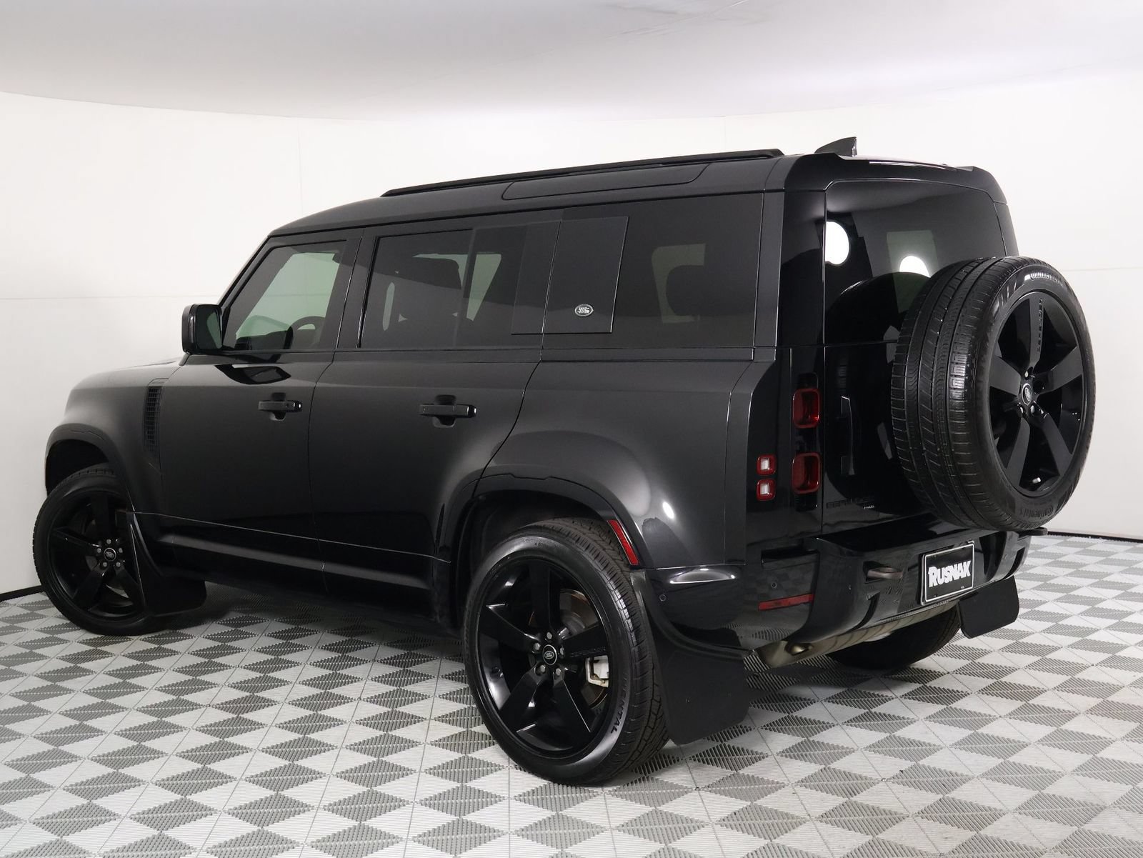 Used 2022 Land Rover Defender 110 X-Dynamic HSE AWD/4WD image 2