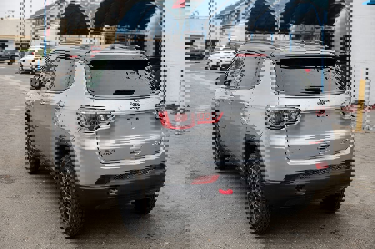 Used 2019 Jeep Compass Trailhawk image 7