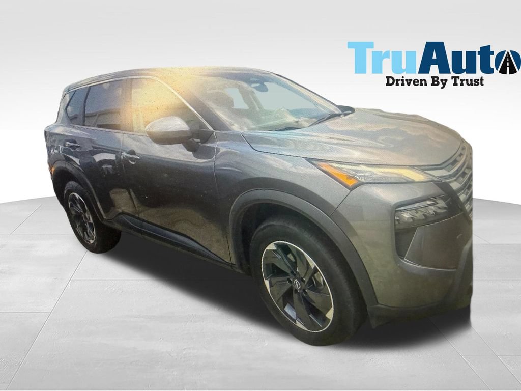 Used 2026 Nissan Rogue SV FWD image 2
