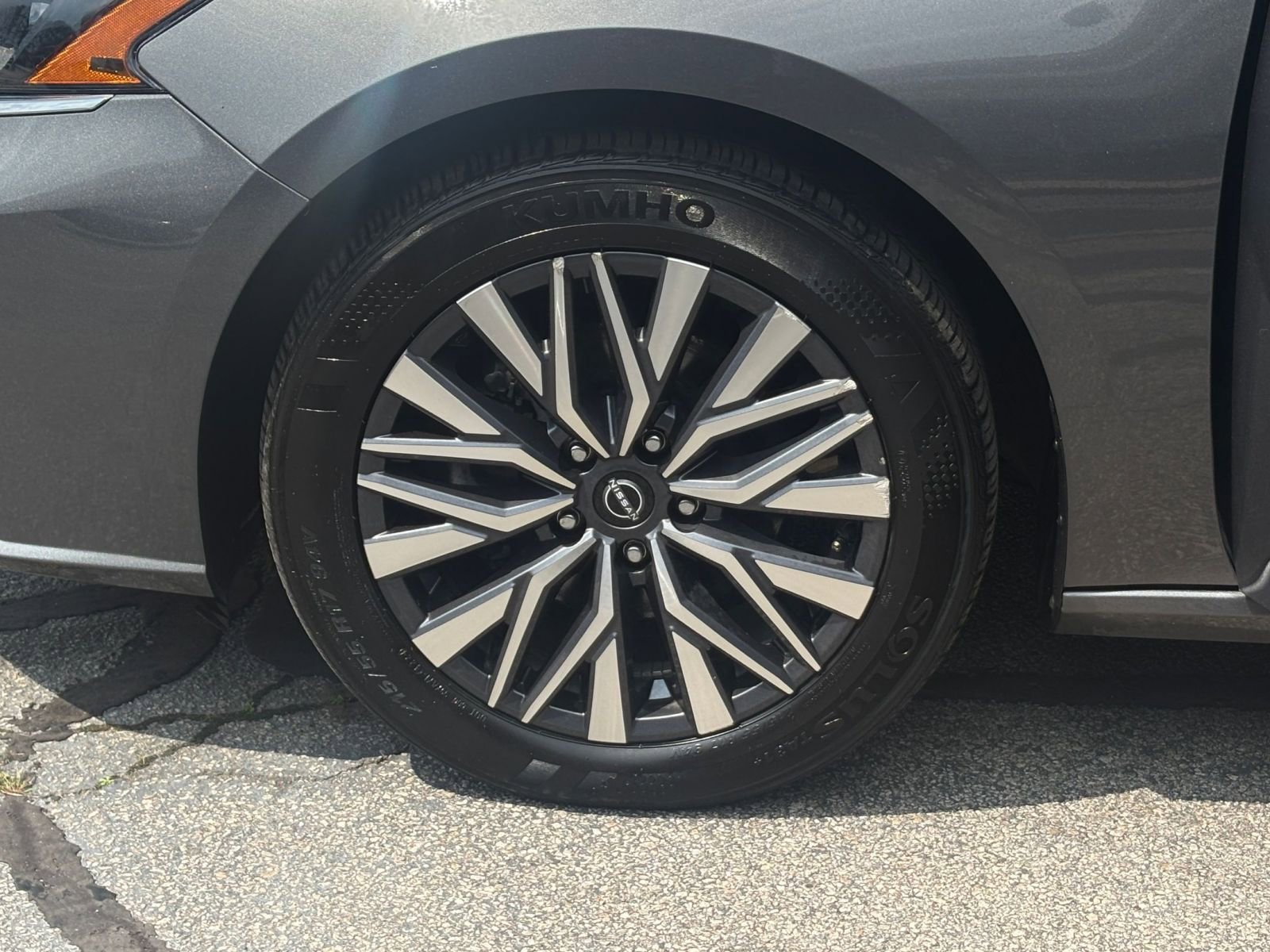 Used 2025 Nissan Altima 2.5 SV FWD image 30