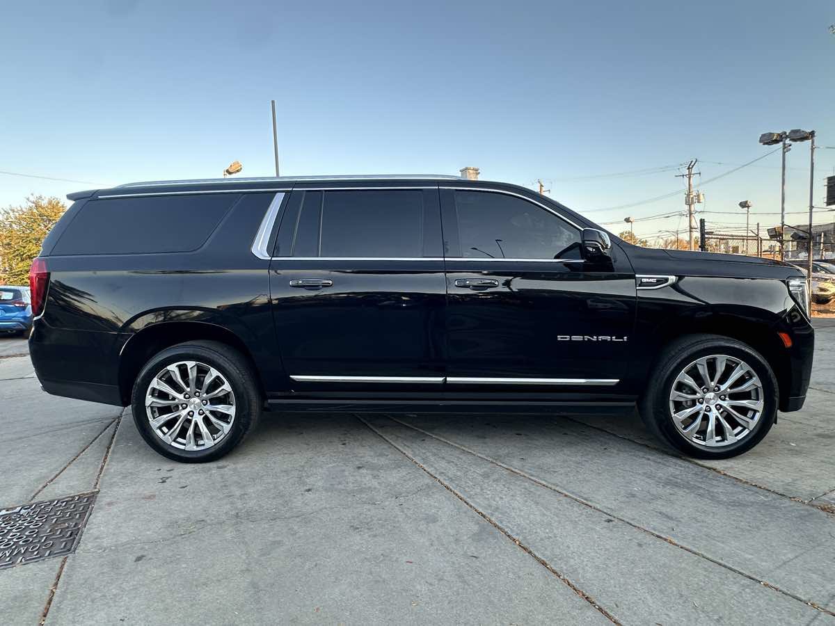 Used 2023 GMC Yukon XL Denali w/ Denali Reserve Package AWD/4WD image 4