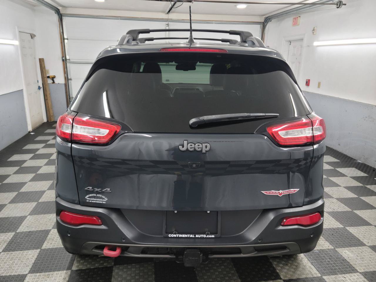Used 2016 Jeep Cherokee Trailhawk w/ Comfort/Convenience Group AWD/4WD image 5