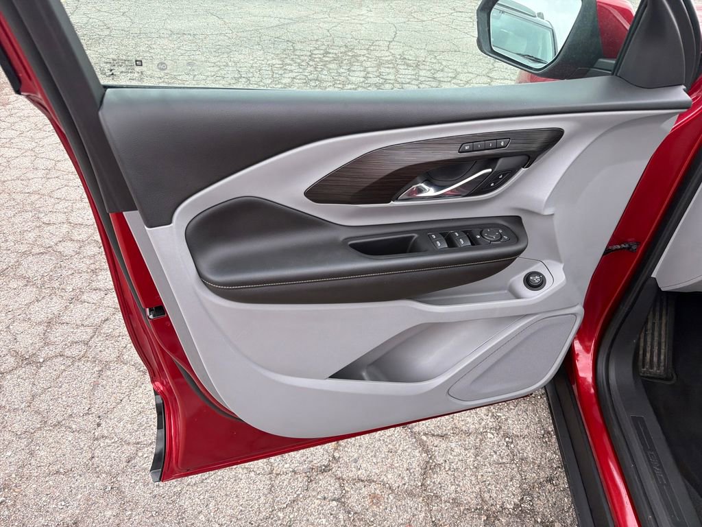 Used 2023 GMC Terrain SLT image 12