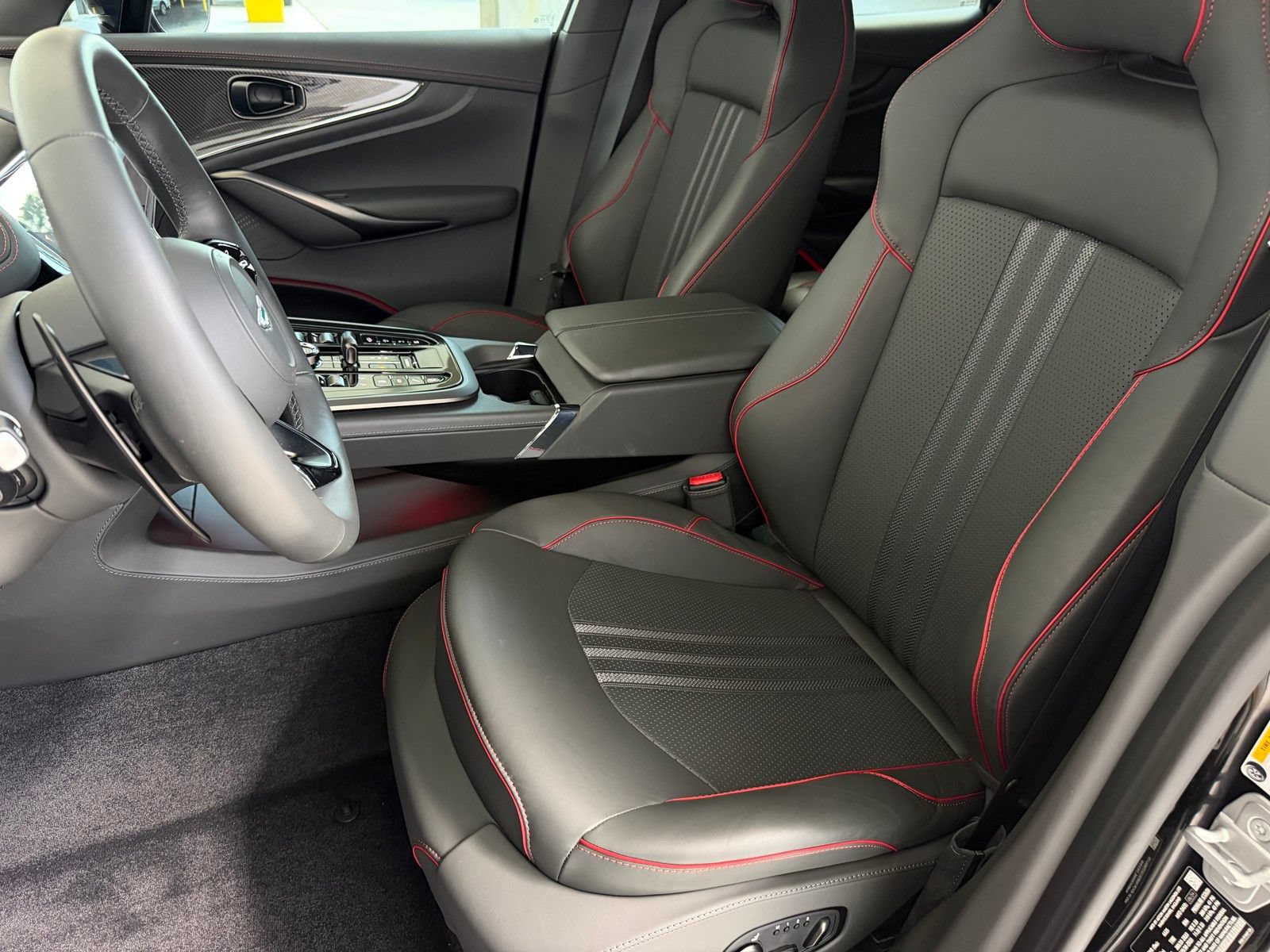 Used 2025 Aston Martin DBX 707 AWD/4WD image 16