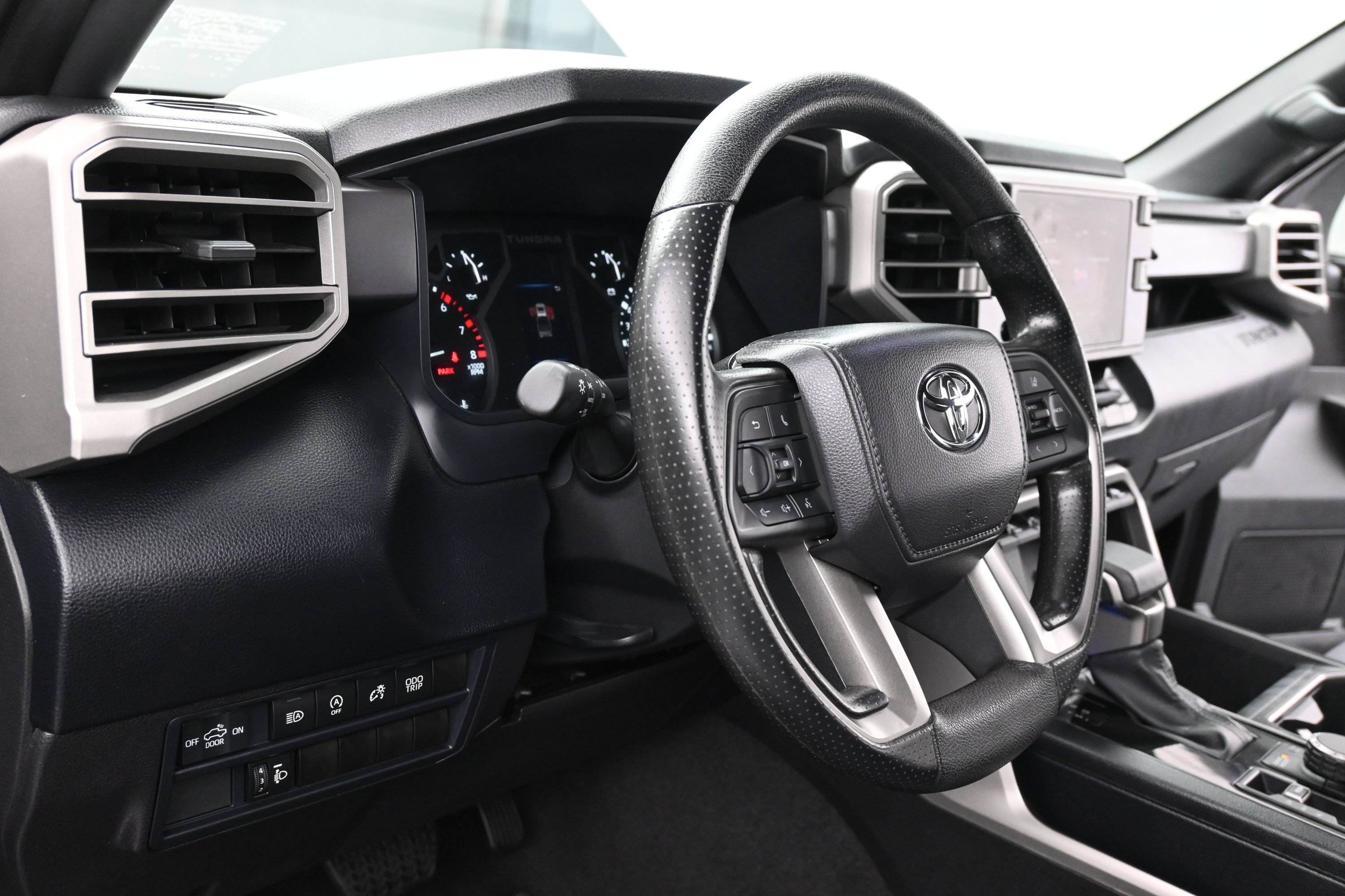 Used 2025 Toyota Tundra SR5 AWD/4WD image 12