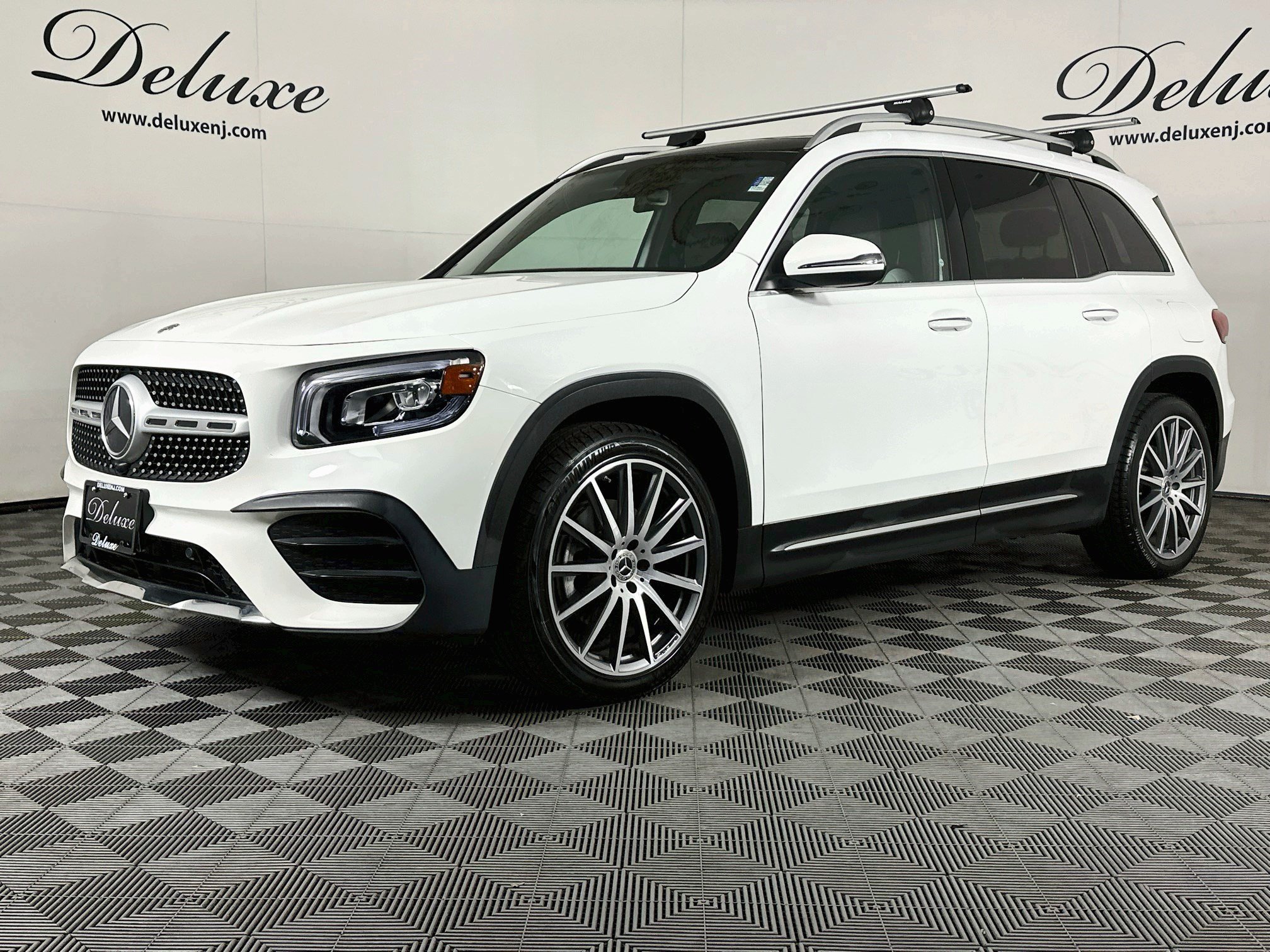 Used 2023 Mercedes-Benz GLB 250 4MATIC w/ AMG Line image 3