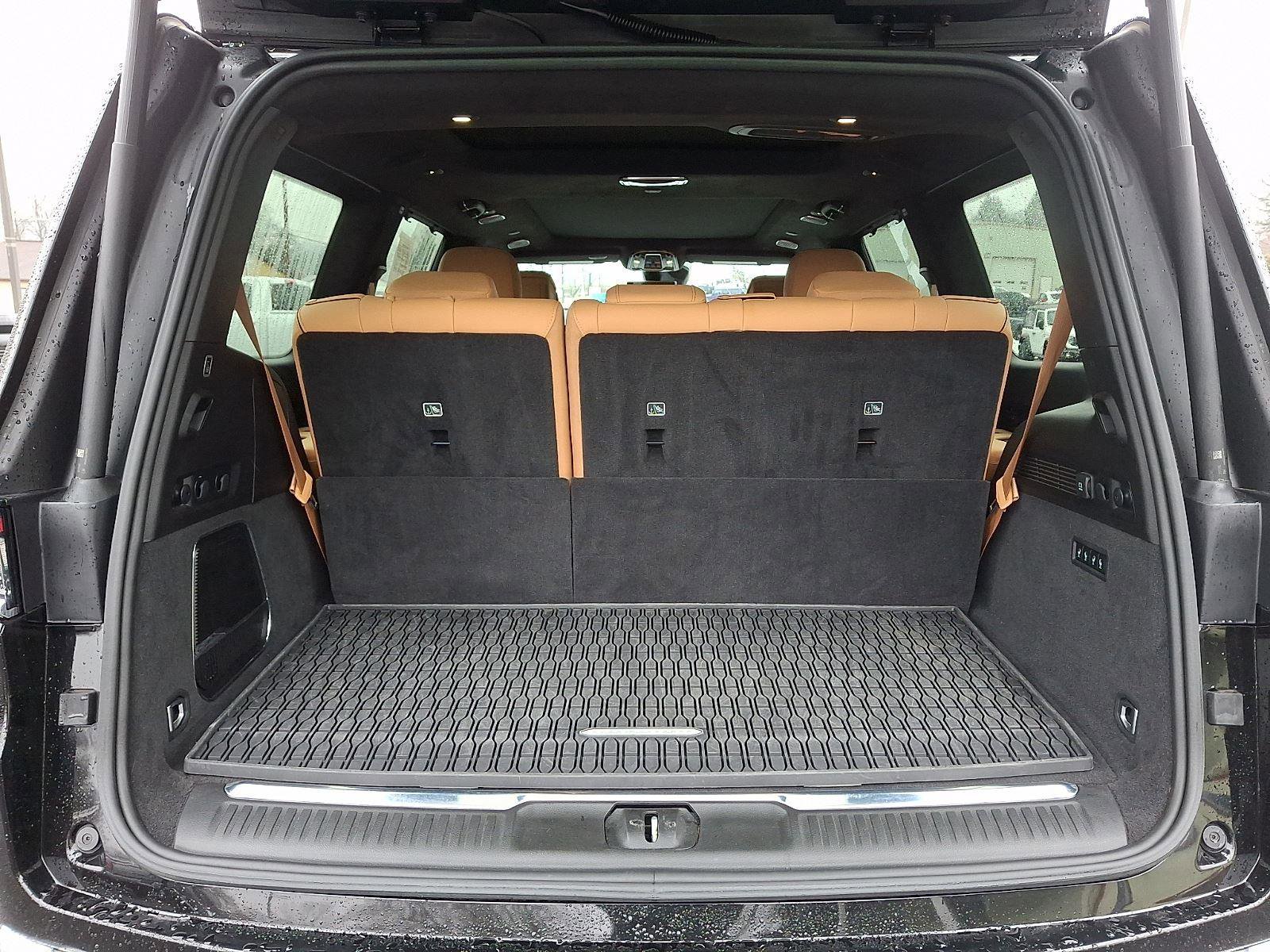 Certified 2024 Jeep Grand Wagoneer Series III w/ HD Trailer Tow Package AWD/4WD image 32