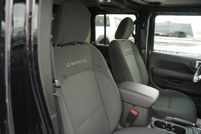 Used 2022 Jeep Wrangler Unlimited Sahara w/ Cold Weather Group image 19