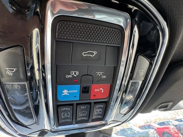 Used 2023 Jeep Grand Cherokee Overland w/ Luxury Tech Group IV AWD/4WD image 42
