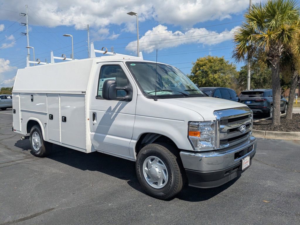 New 2026 Ford E-350 and Econoline 350 Super Duty w/ Power Equipment Group RWD image 2