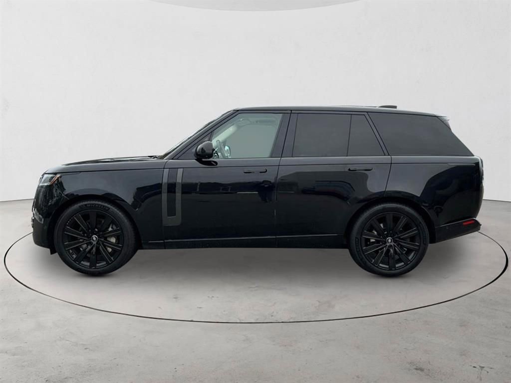 Used 2023 Land Rover Range Rover SE image 2