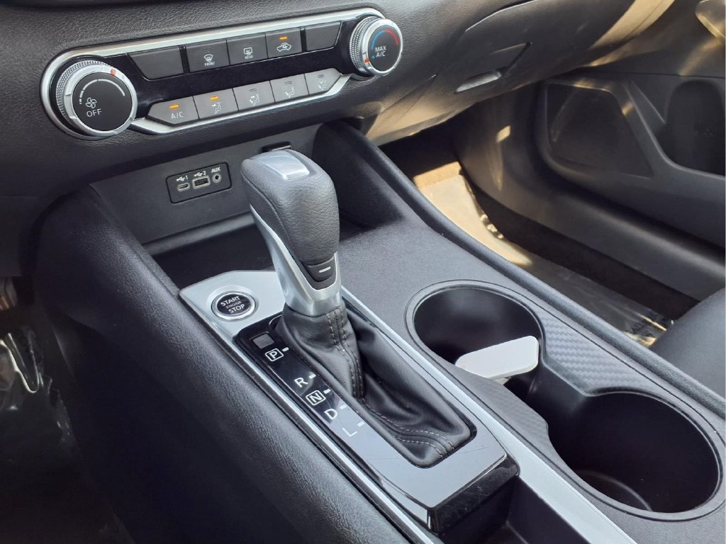 Used 2025 Nissan Altima 2.5 SV FWD image 14
