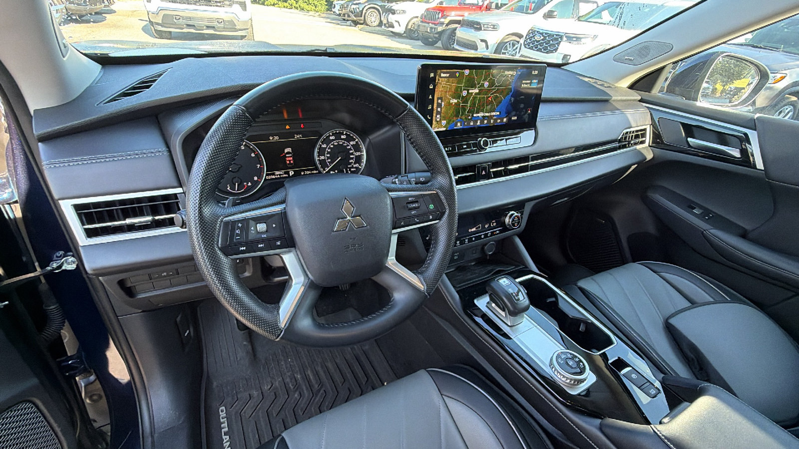Used 2025 Mitsubishi Outlander SE FWD image 24