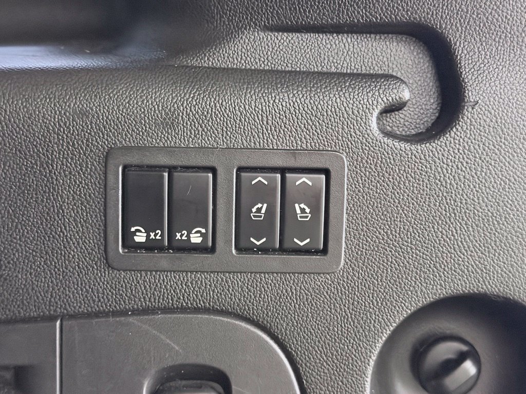 Used 2015 Cadillac Escalade ESV Premium AWD/4WD image 40