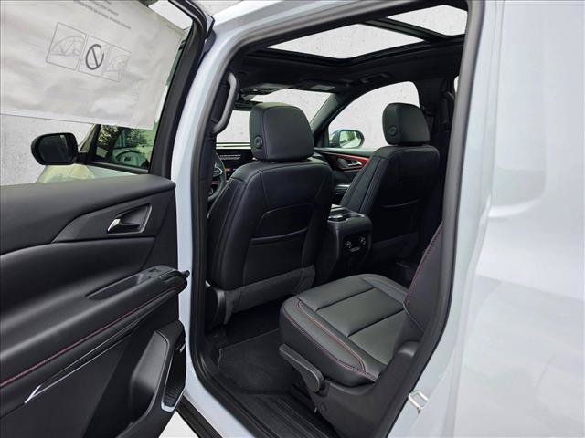 New 2026 Chevrolet Traverse Z71 w/ Enhanced Driving Package AWD/4WD image 18