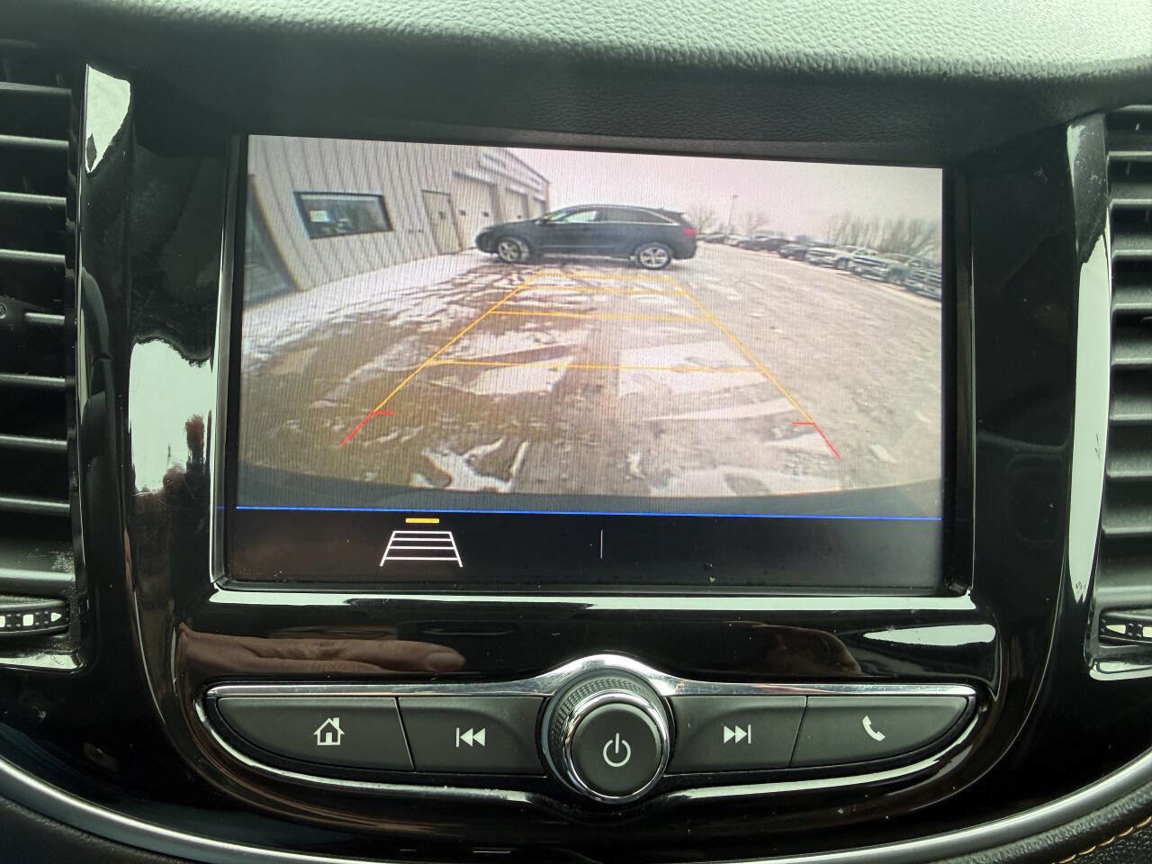 Used 2021 Chevrolet Trax LT w/ LT Convenience Package image 17