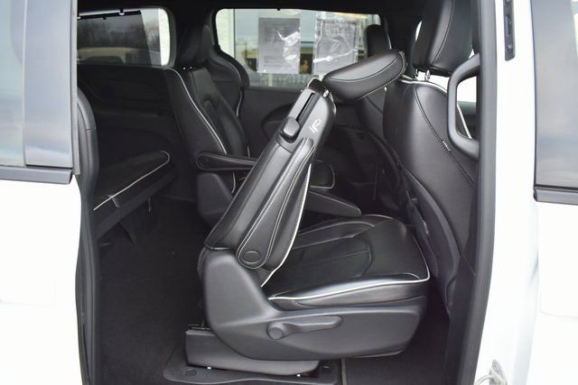 Used 2021 Chrysler Pacifica Limited w/ S Appearance Package FWD image 48