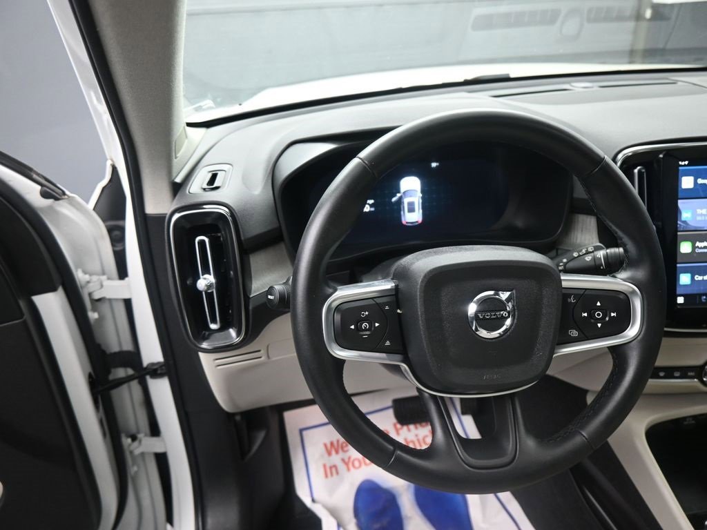 Used 2023 Volvo XC40 B5 Plus w/ Protection Package Premier image 16