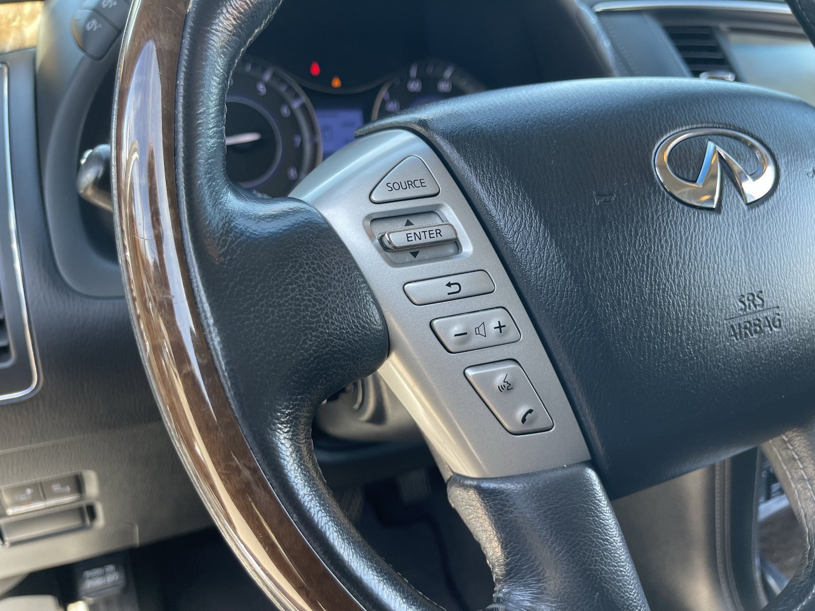 Used 2017 INFINITI QX80 4WD w/ Driver Assistance Package image 26