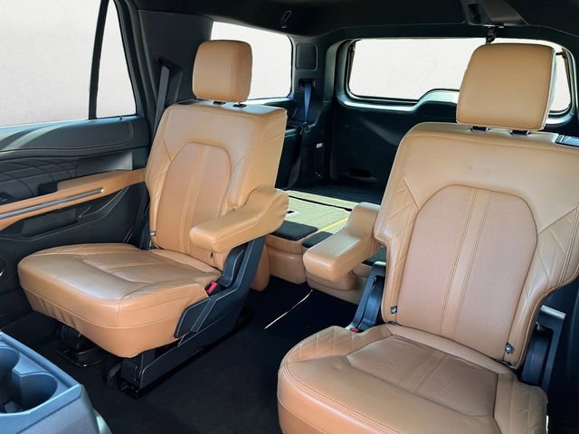Used 2024 Ford Expedition Platinum image 16