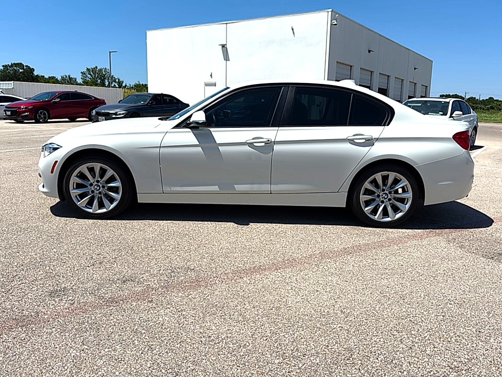 Used 2018 BMW 320i Sedan RWD image 4