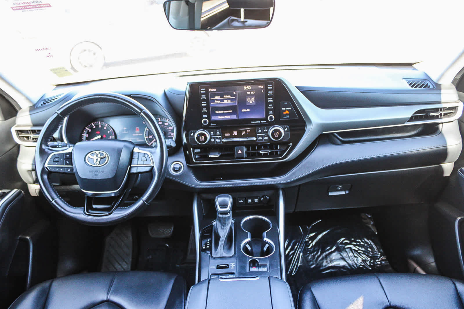 Used 2021 Toyota Highlander XLE AWD/4WD image 12