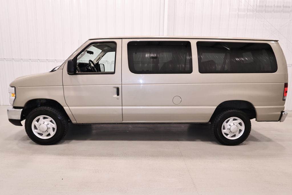 Used 2009 Ford E-350 and Econoline 350 XL RWD image 5