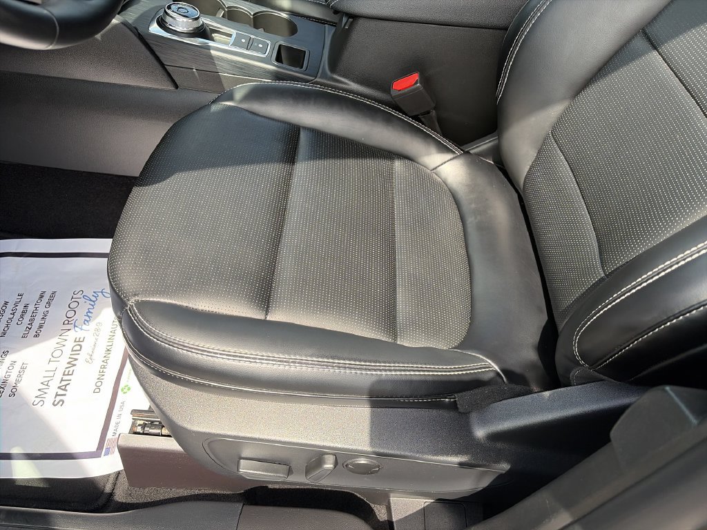 Used 2025 Ford Escape Platinum AWD/4WD image 12