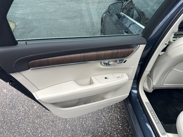 Used 2022 Volvo S90 B6 Inscription image 10
