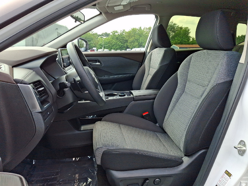 Used 2023 Nissan Rogue SV AWD/4WD image 14