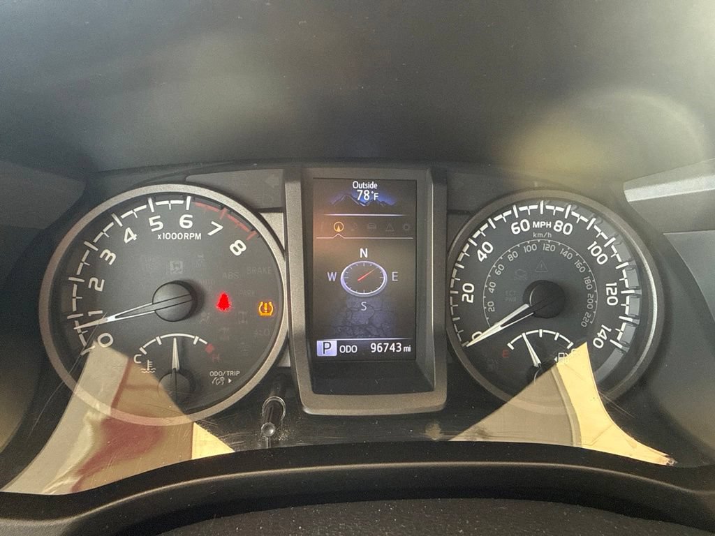 Used 2018 Toyota Tacoma TRD Off-Road AWD/4WD image 19
