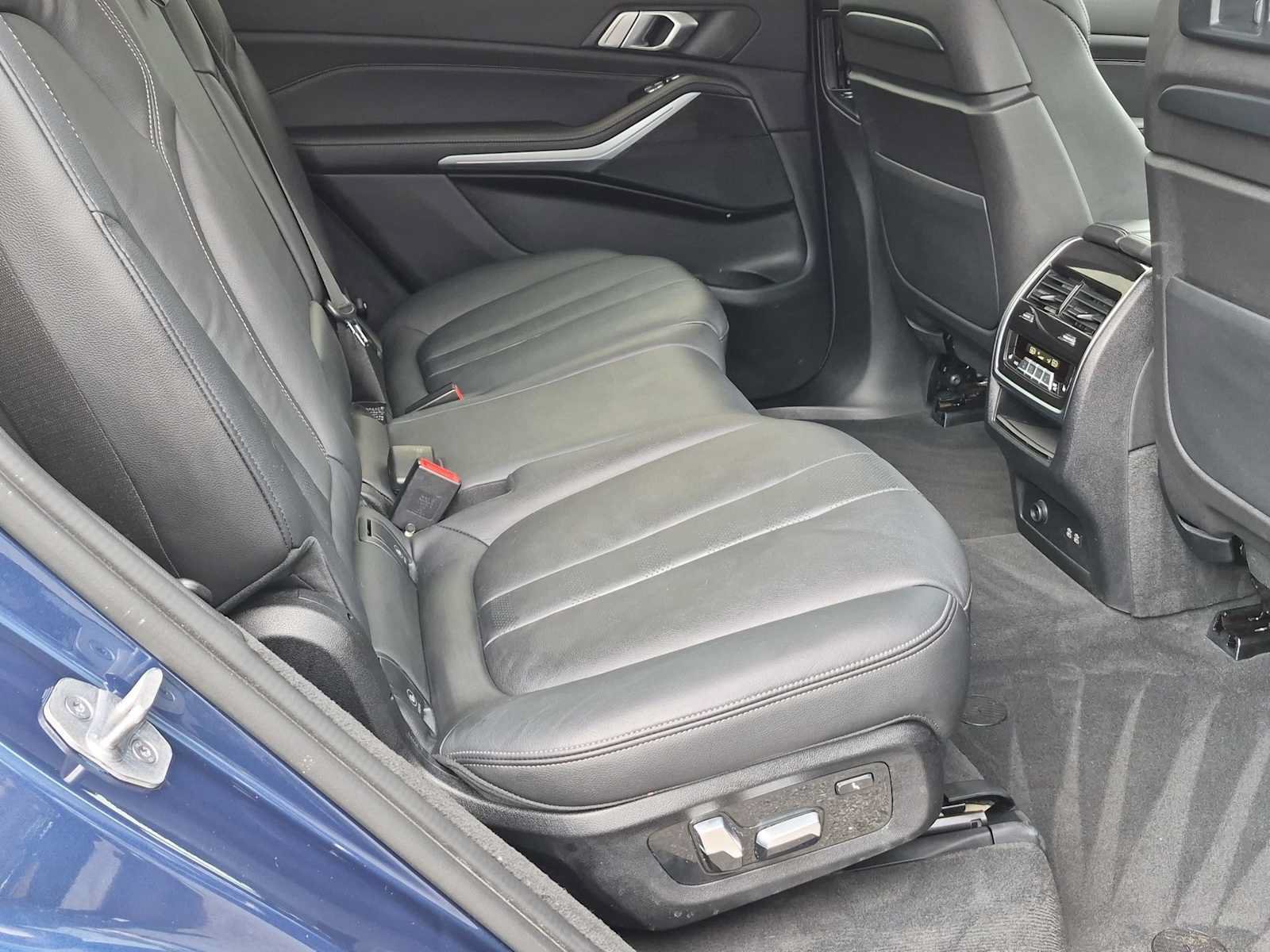 Used 2022 BMW X7 xDrive40i w/ Premium Package AWD/4WD image 22