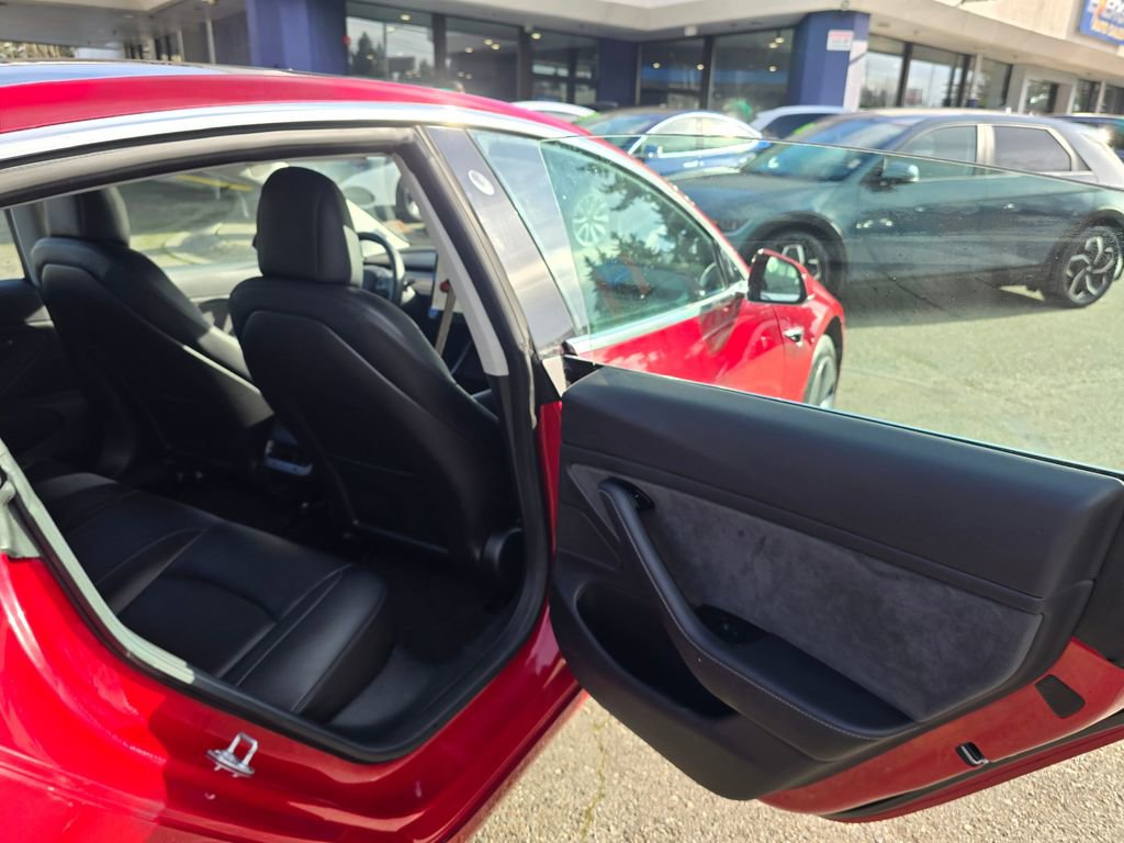 Used 2018 Tesla Model 3 Long Range RWD image 14