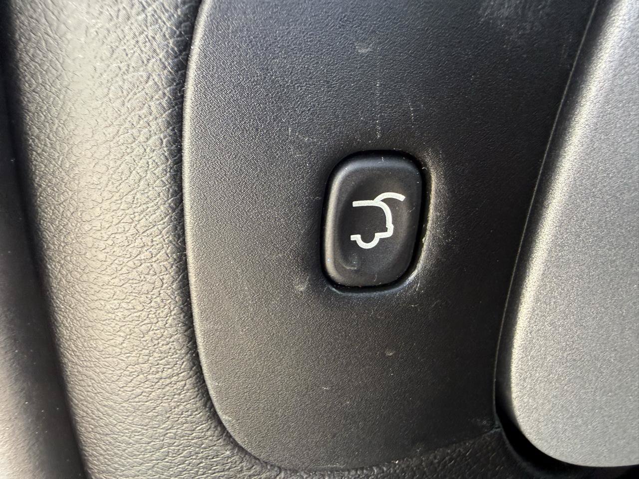 Used 2016 Jeep Cherokee 75th Anniversary FWD image 26