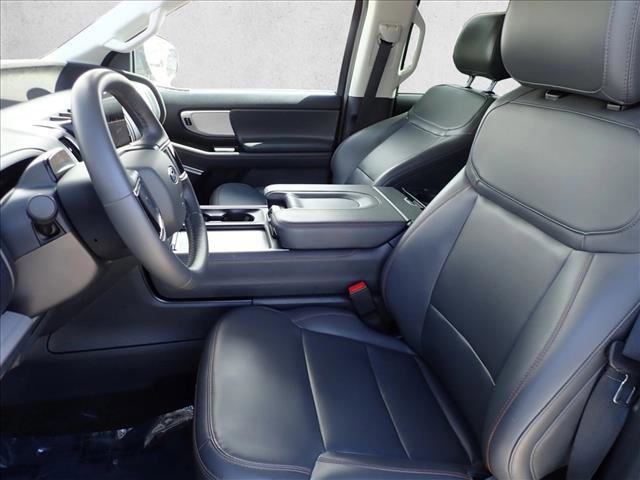 Used 2025 Ford Expedition Active AWD/4WD image 13