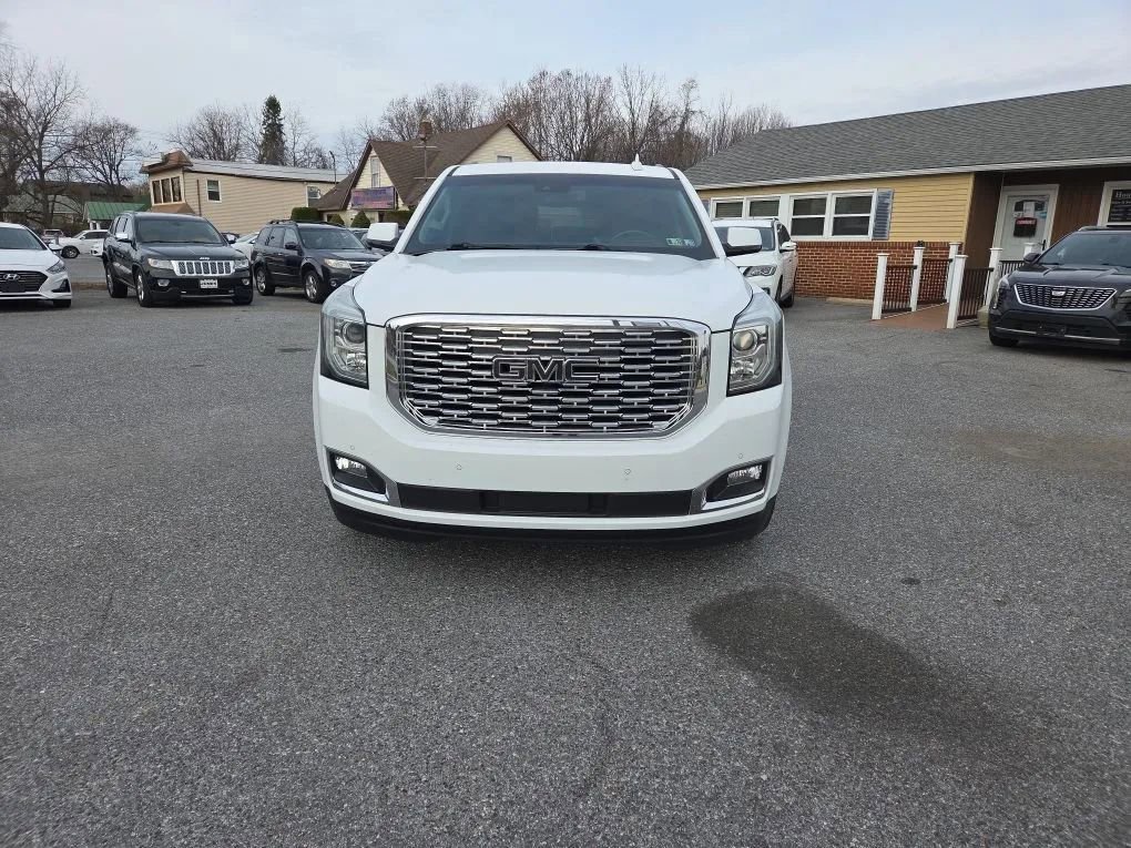 Used 2019 GMC Yukon Denali w/ Denali Ultimate Package image 2