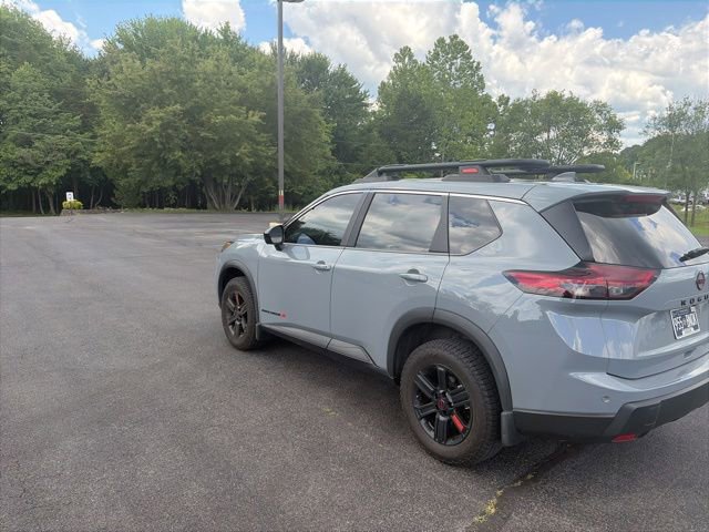 Used 2025 Nissan Rogue SV AWD/4WD image 3