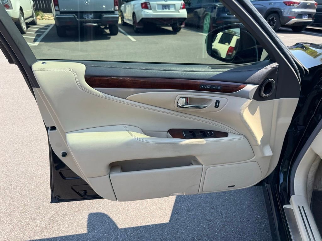 Used 2016 Lexus LS 460 w/ Comfort Package image 19