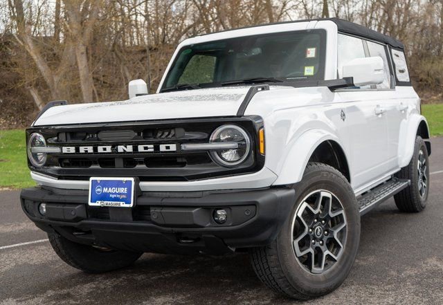 Used 2023 Ford Bronco Outer Banks image 1