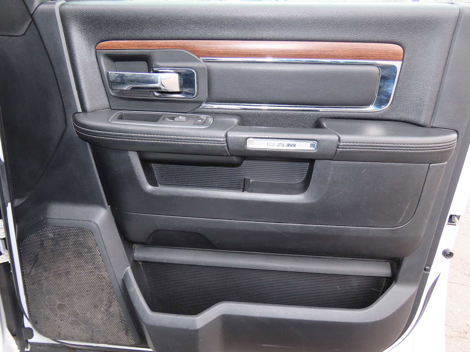 Used 2015 RAM 3500 Laramie w/ Convenience Group image 20