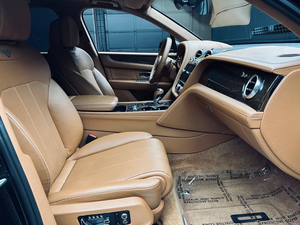 Used 2019 Bentley Bentayga AWD/4WD image 19
