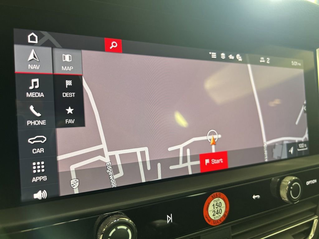 Certified 2025 Porsche Macan image 31