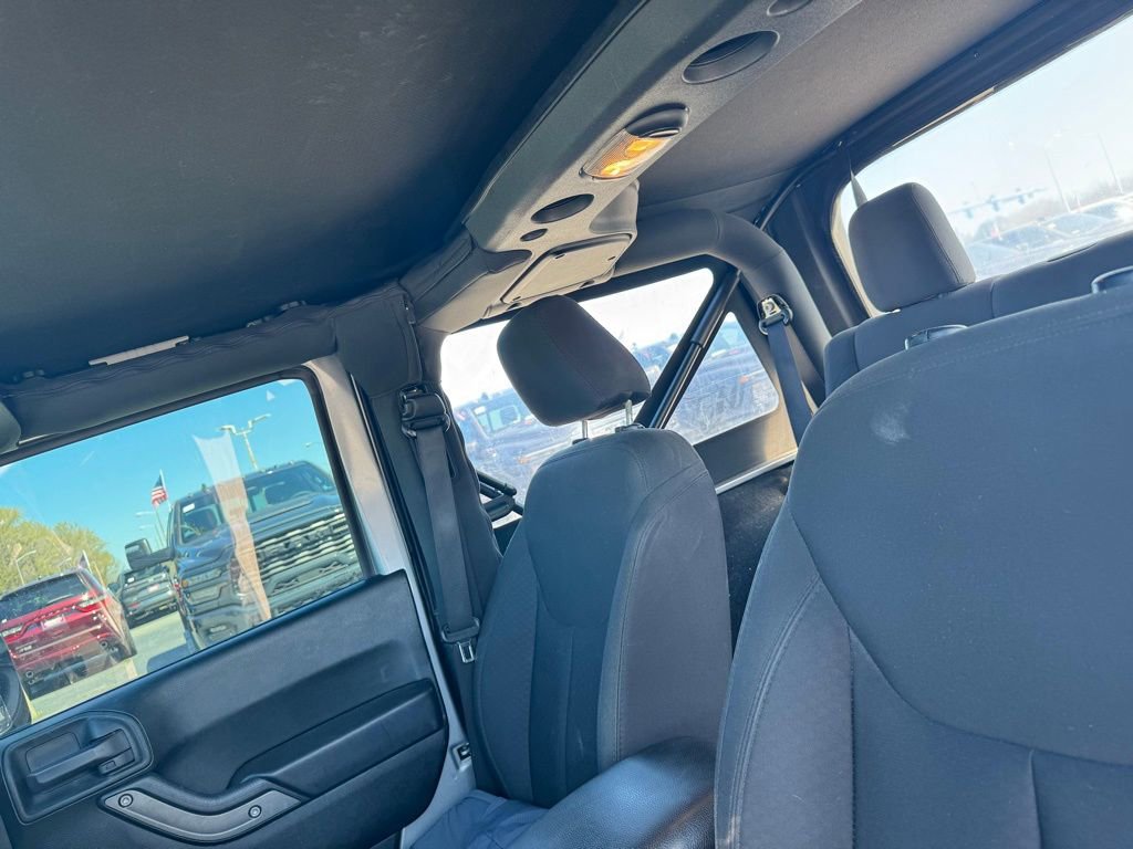 Used 2018 Jeep Wrangler Sport AWD/4WD image 14