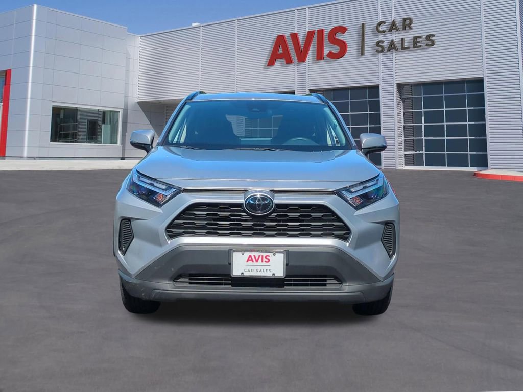 Used 2025 Toyota RAV4 XLE AWD/4WD image 2