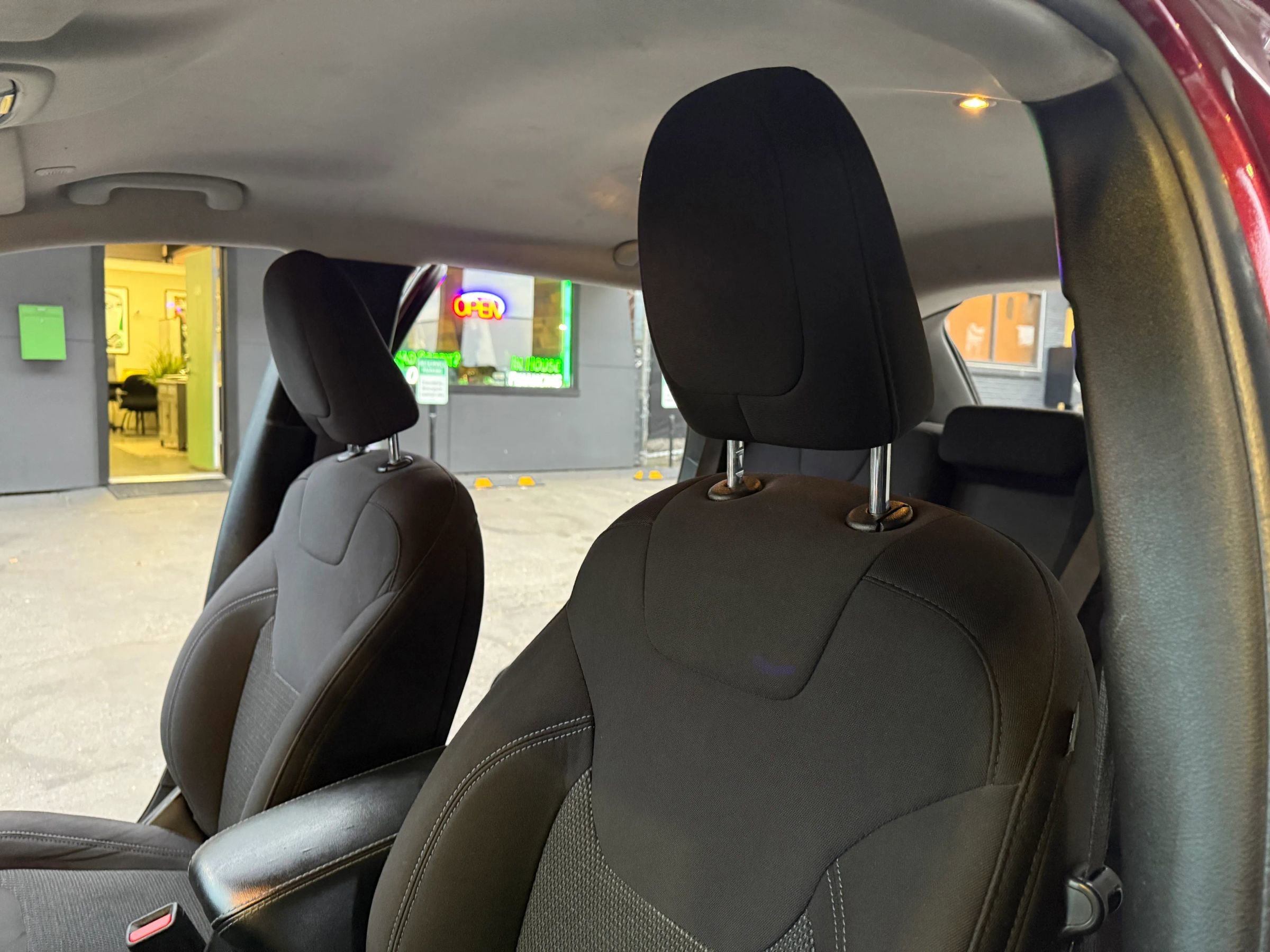 Used 2020 Jeep Cherokee Latitude w/ Cold Weather Group AWD/4WD image 11