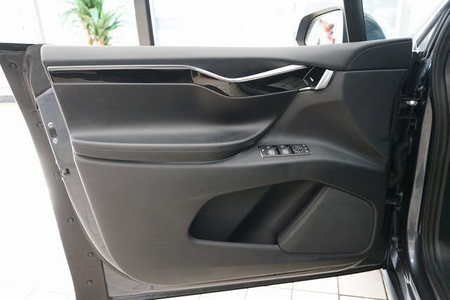 Used 2017 Tesla Model X 75D image 27