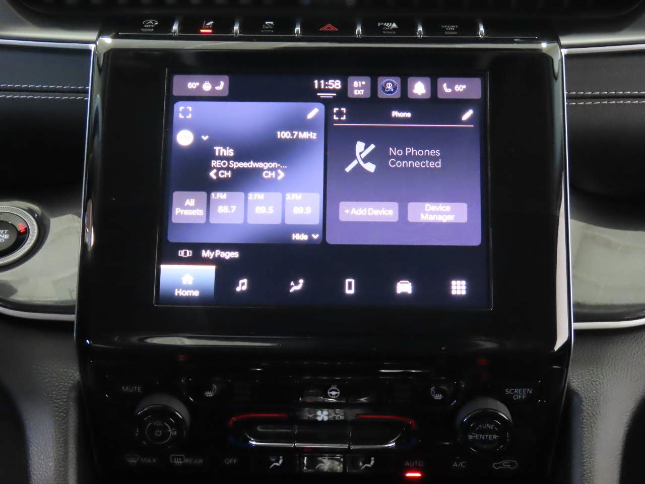 Used 2023 Jeep Grand Cherokee Laredo w/ Luxury Tech Group I RWD image 9