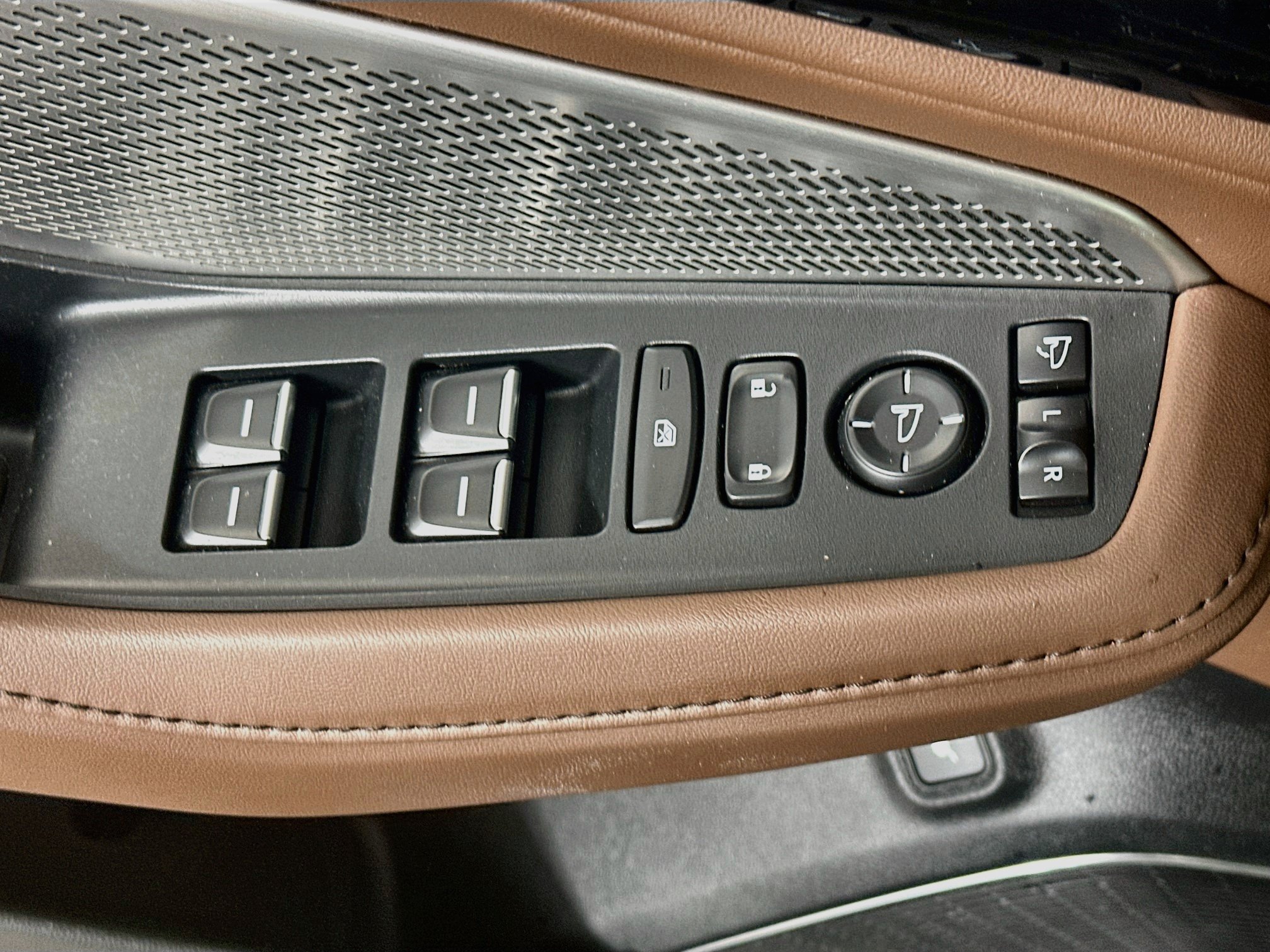 Used 2022 Acura MDX w/ Technology Package AWD/4WD image 15