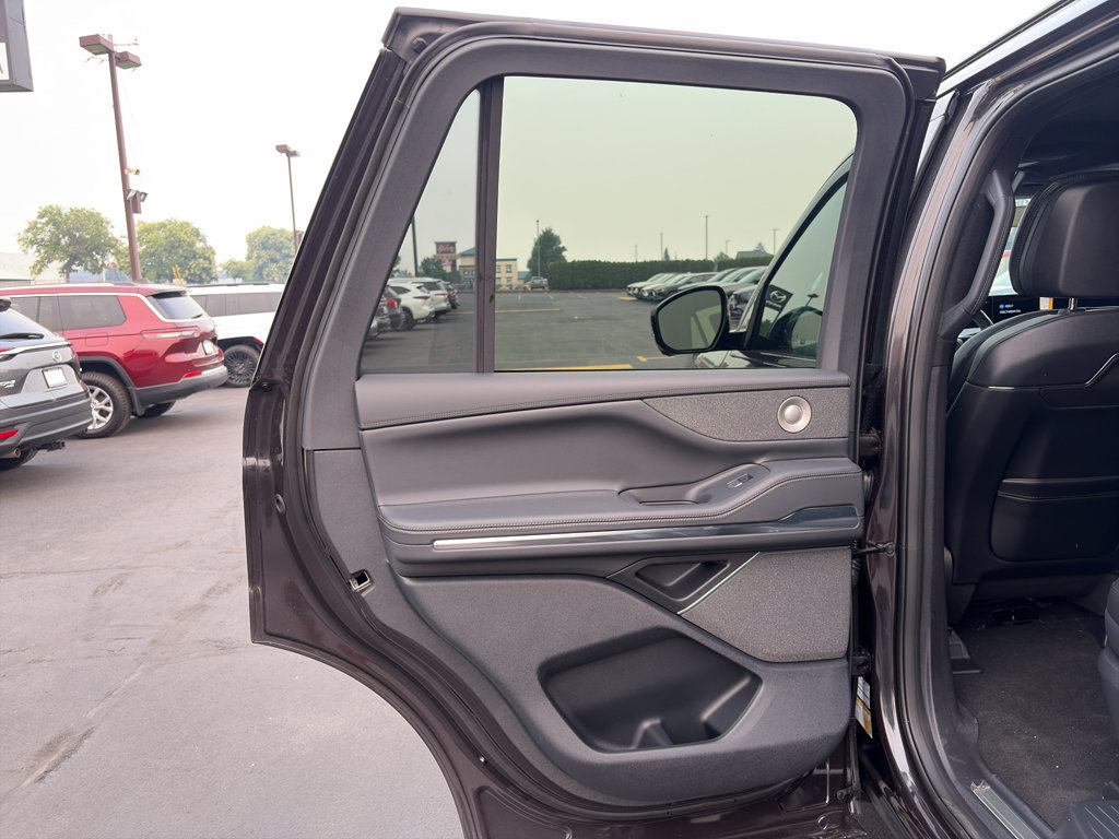New 2027 Lincoln Navigator Reserve w/ Jet Appearance Package AWD/4WD image 12