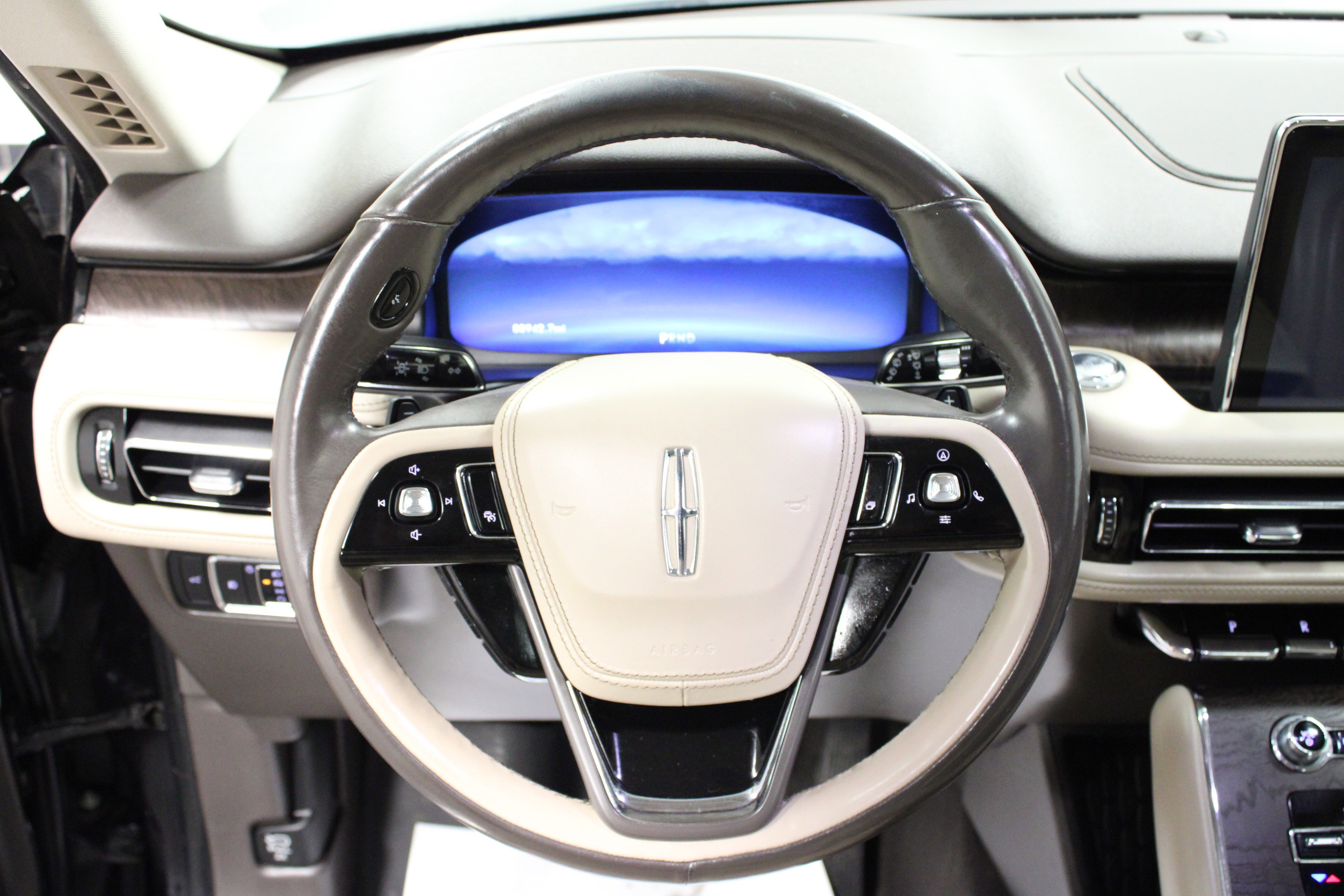 Used 2020 Lincoln Aviator Reserve w/ Equipment Group 202A image 18